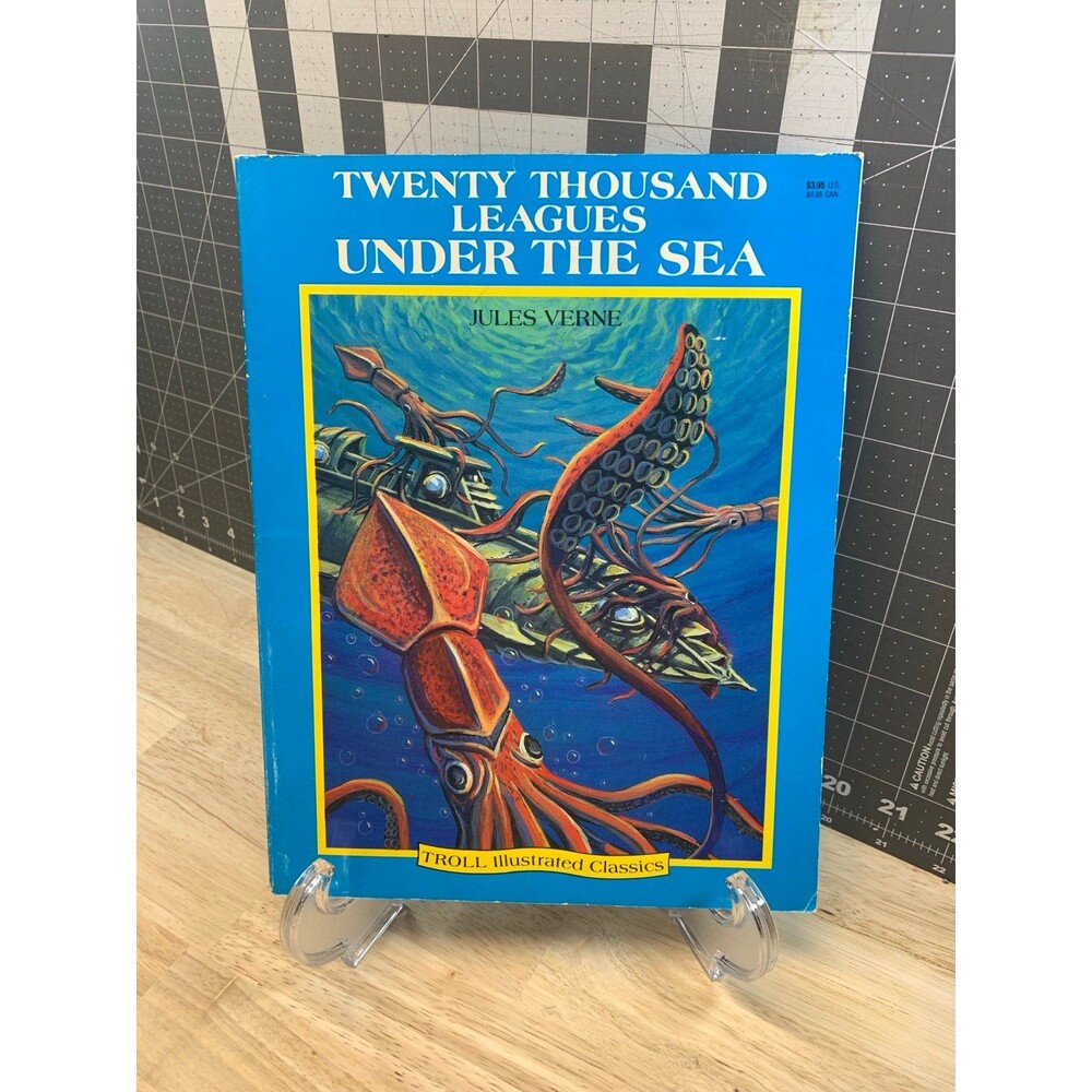 Twenty Thousand Leagues Under the Sea Illustrated Paperback Book Ages 8-12